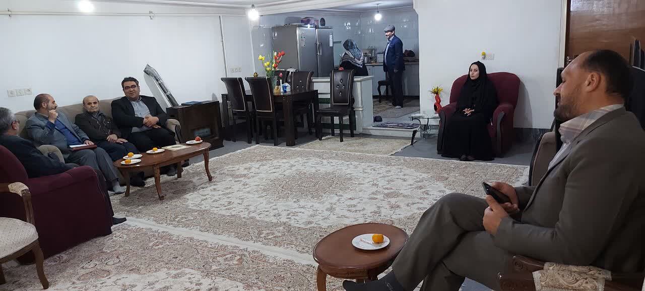 ردای عشق به ولایت بر تن عاشقان امامت/ تفکر بسیجی گام مؤثر در گسترش علم و دانش//بماند// ردای عشق به ولایت بر تن عاشقان امامت/ تفکر بسیجی گام مؤثر در گسترش علم و دانش//بماند//