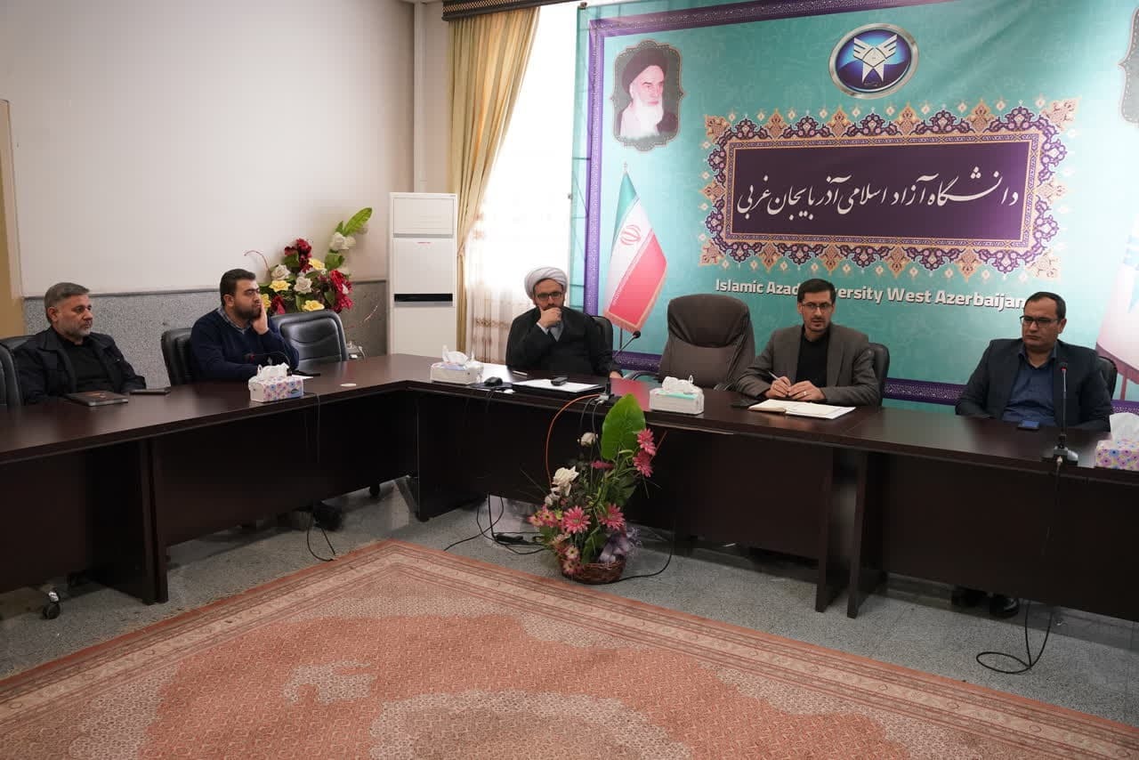 لزوم افزایش غنای کمی و کیفی آثار شرکتکننده در جشنواره شعر وحدت لزوم افزایش غنای کمی و کیفی آثار شرکتکننده در جشنواره شعر وحدت