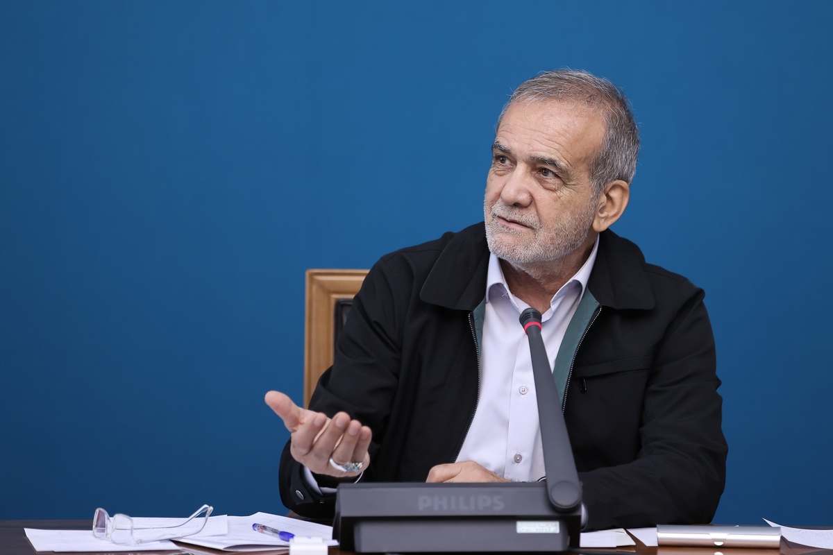 پزشکیان: با نگاه بسیجی میتوانیم مشکلات را حل کنیم