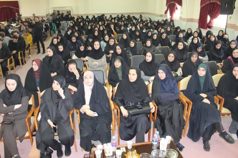 رویکرد مکتب انقلاب اسلامی ایجاد صلح و آرامش در دنیاست رویکرد مکتب انقلاب اسلامی ایجاد صلح و آرامش در دنیاست