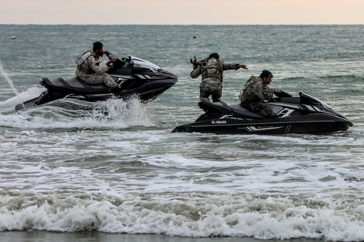 فیلم/ چرا به نیروی دریایی ارتش به چشم یک نیروی راهبردی باید نگریسته شود؟ فیلم/ چرا به نیروی دریایی ارتش به چشم یک نیروی راهبردی باید نگریسته شود؟