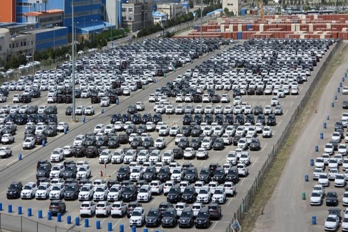 رسوب ۷۰۰ هزار خودرو در پارکینگ‌ خودروسازان  راه کاهش قیمت خودرو در بازار آزاد چیست؟
