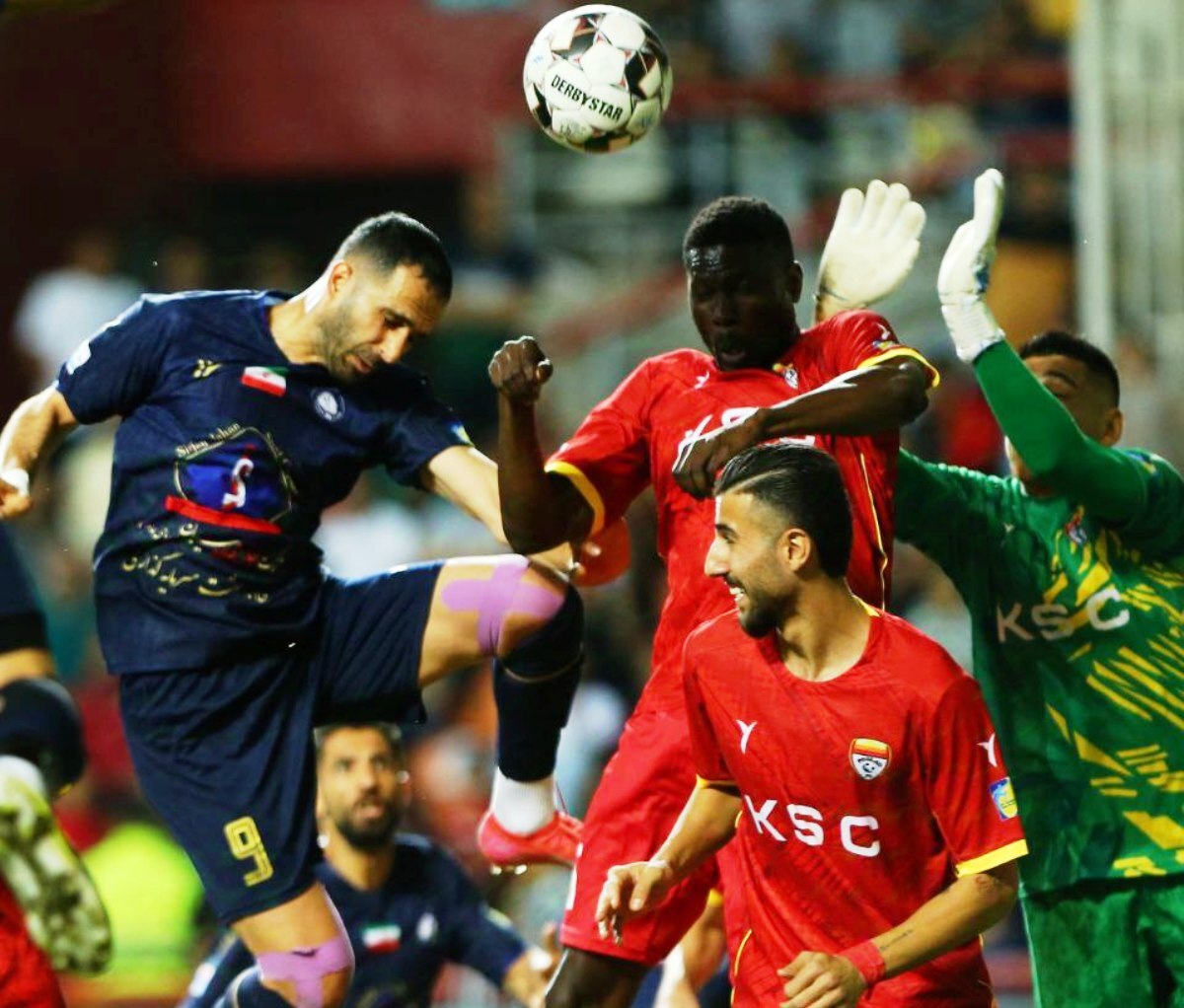 درگیری های فیزیکی و چهره زشت لیگ برتر/ استقلال در دود باخت و پرسپولیس با تماشاگران خانم نبرد