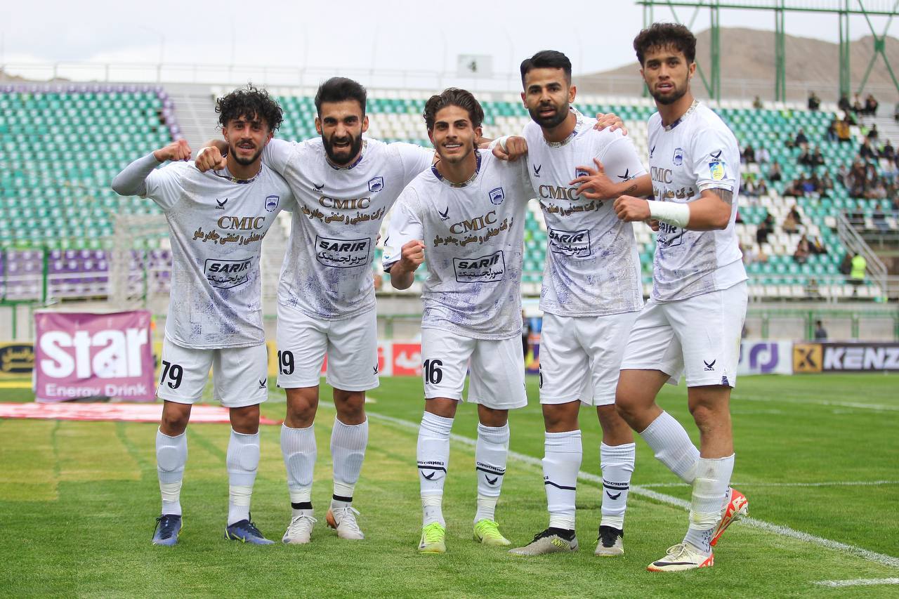 درگیری های فیزیکی و چهره زشت لیگ برتر/ استقلال در دود باخت و پرسپولیس با تماشاگران خانم نبرد
