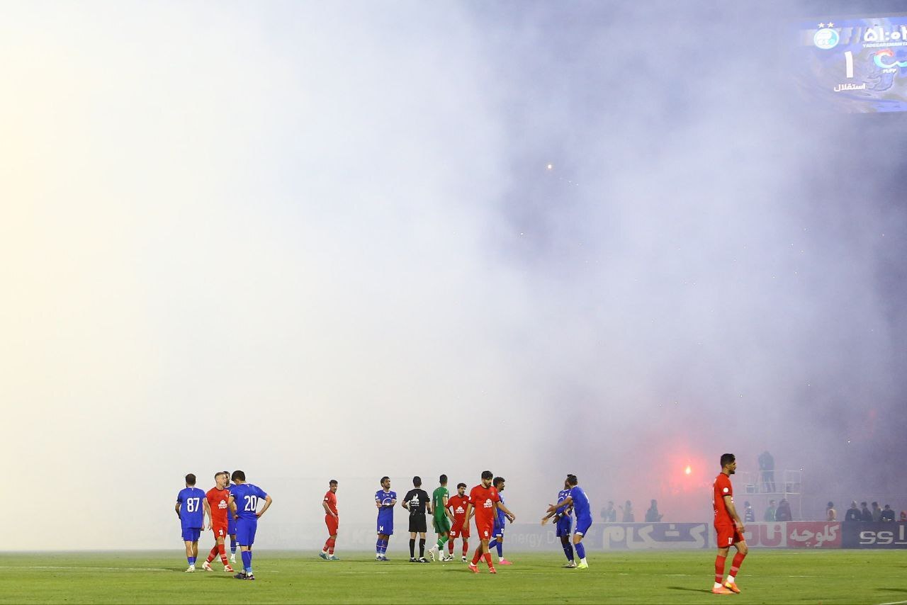 درگیری های فیزیکی و چهره زشت لیگ برتر/ استقلال در دود باخت و پرسپولیس با تماشاگران خانم نبرد