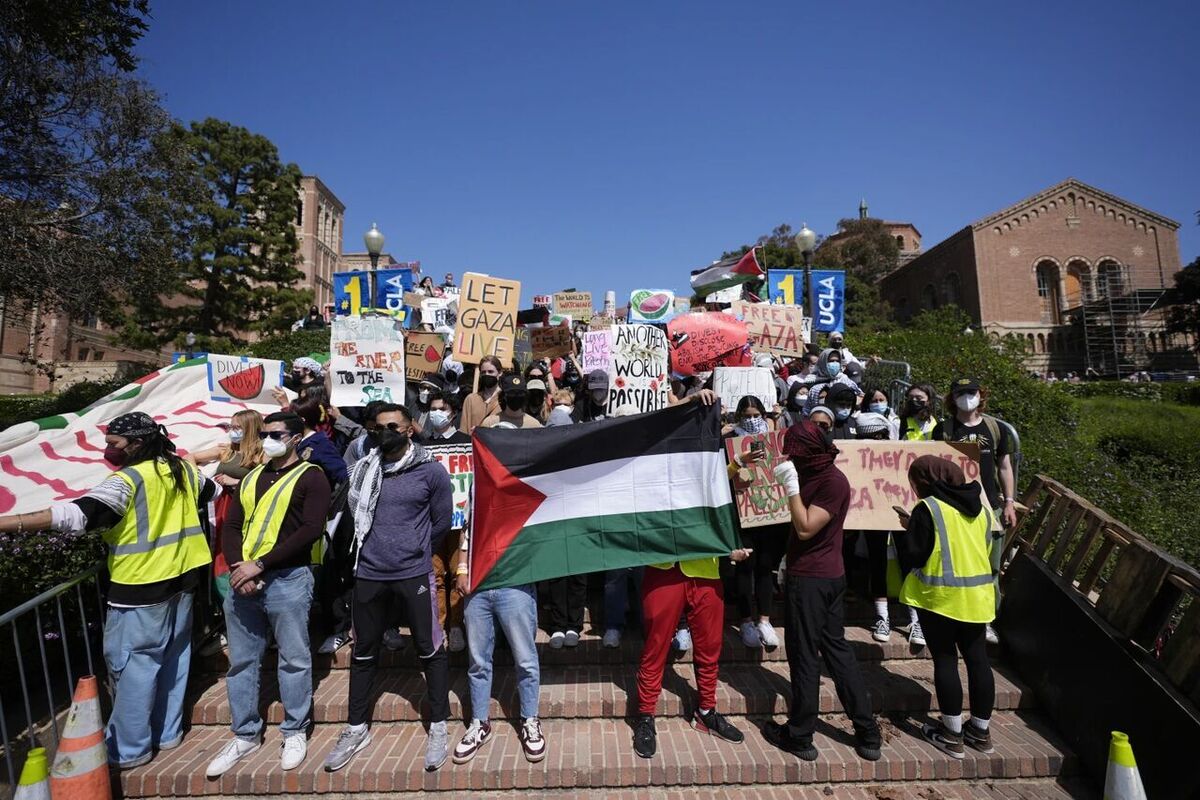 حامیان فلسطین از دانشگاه لسآنجلس شکایت کردند