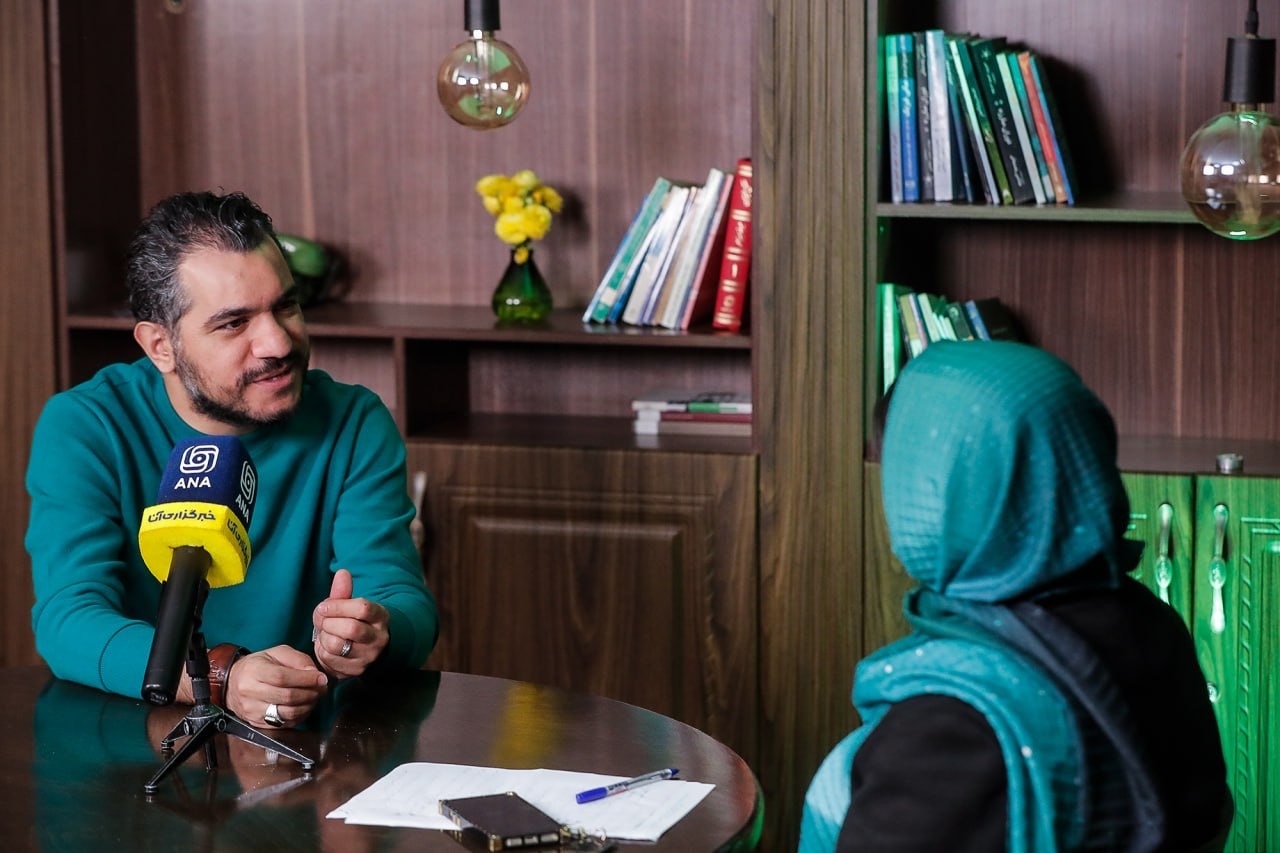 محسن چاوشی از زبان «امید روزبه» /موسیقی اجازه ابتذال ندارد، نباید رکیک و مستهجن باشد! + فیلم