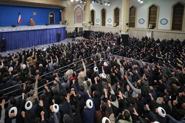 حاشیه نگاری آنا از دیدار نوروزی اقشار مختلف مردم با رهبر انقلاب