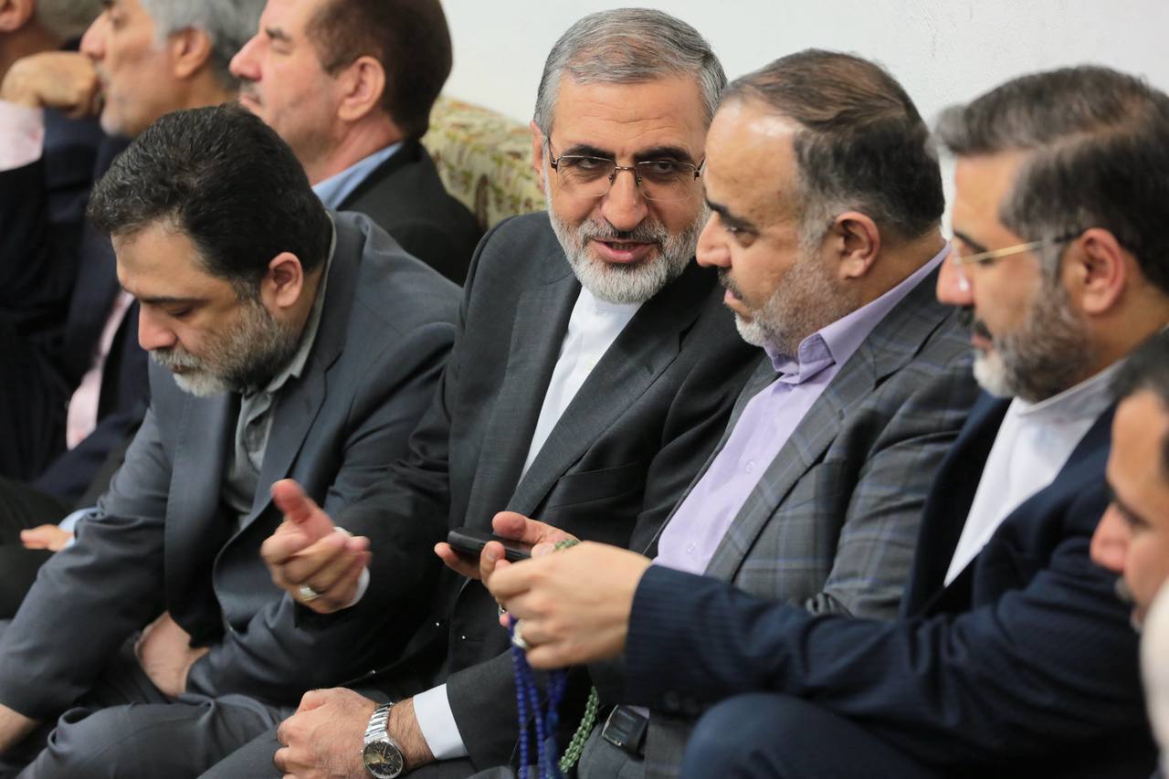 رونمایی از دو کتاب روزشمار خدمات شهید رئیسی در نمایشگاه کتاب+ فیلم رونمایی از دو کتاب روزشمار خدمات شهید رئیسی در نمایشگاه کتاب+ فیلم