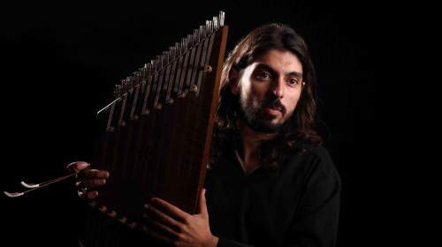 ریشهها مینوازند، وقتی جامعه با موسیقی حرف میزند ریشهها مینوازند، وقتی جامعه با موسیقی حرف میزند