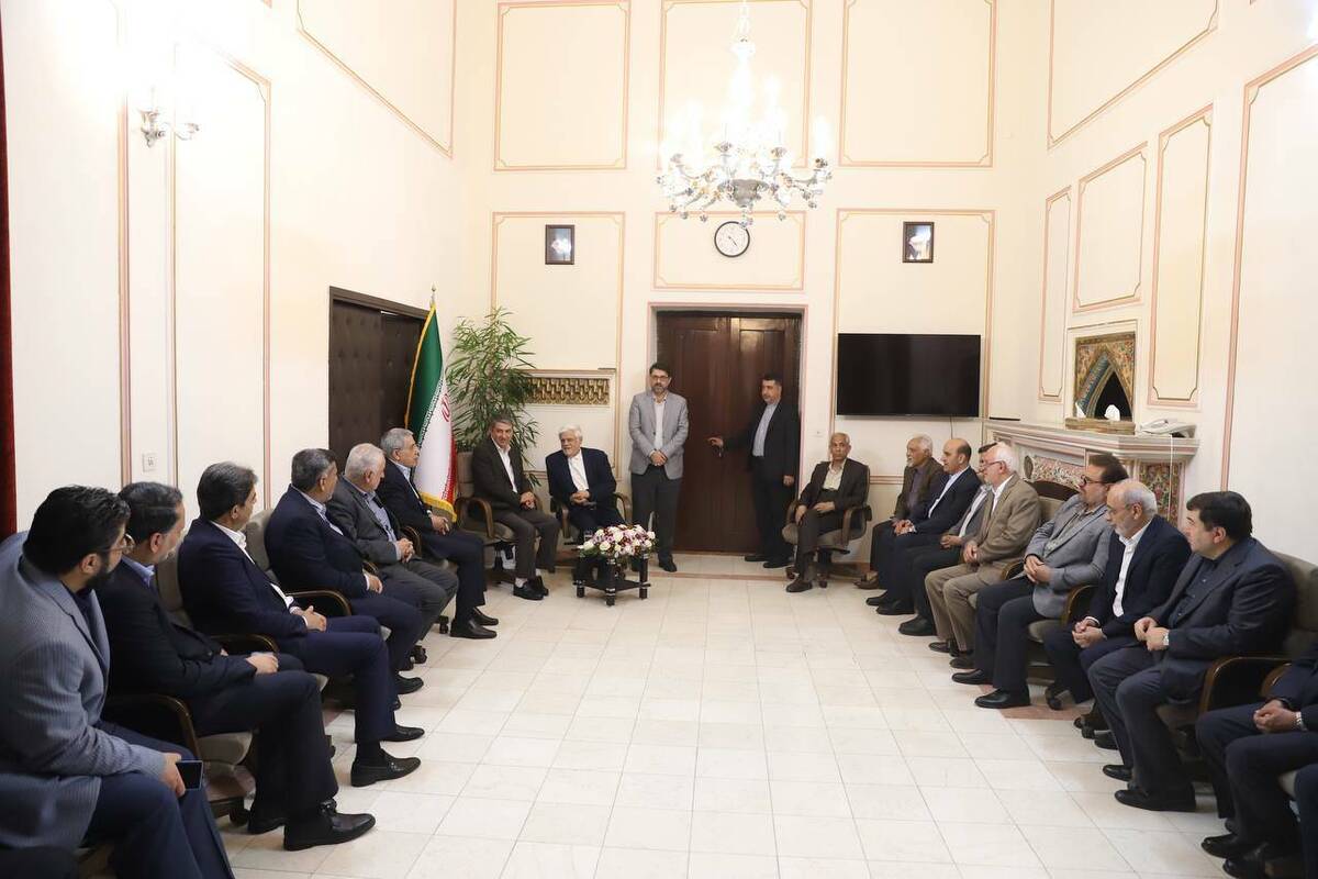 عارف: مذاکرات غیرمستقیم جمهوری اسلامی ایران و آمریکا در یک روند منطقی انجام میشود