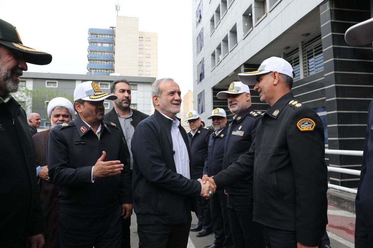 بازدید سرزده پزشکیان از ستاد پلیس راهور تهران بزرگ +فیلم
