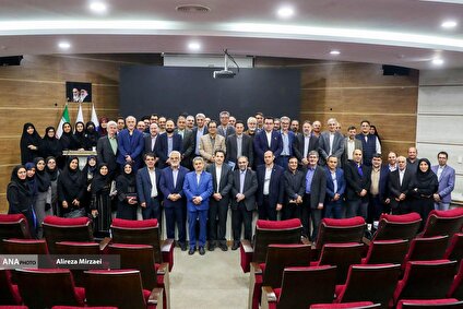 نشست صمیمانه دکتر طهرانچی با روسای گروههای کشوری دانشگاه آزاد اسلامی