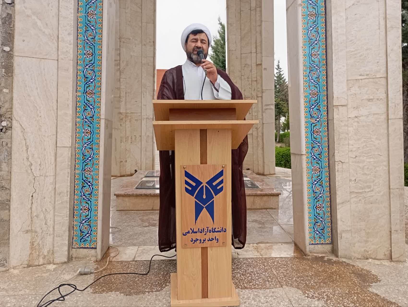 تجمع دانشگاهیان واحد بروجرد در حمایت از مردم مظلوم غزه تجمع دانشگاهیان واحد بروجرد در حمایت از مردم مظلوم غزه