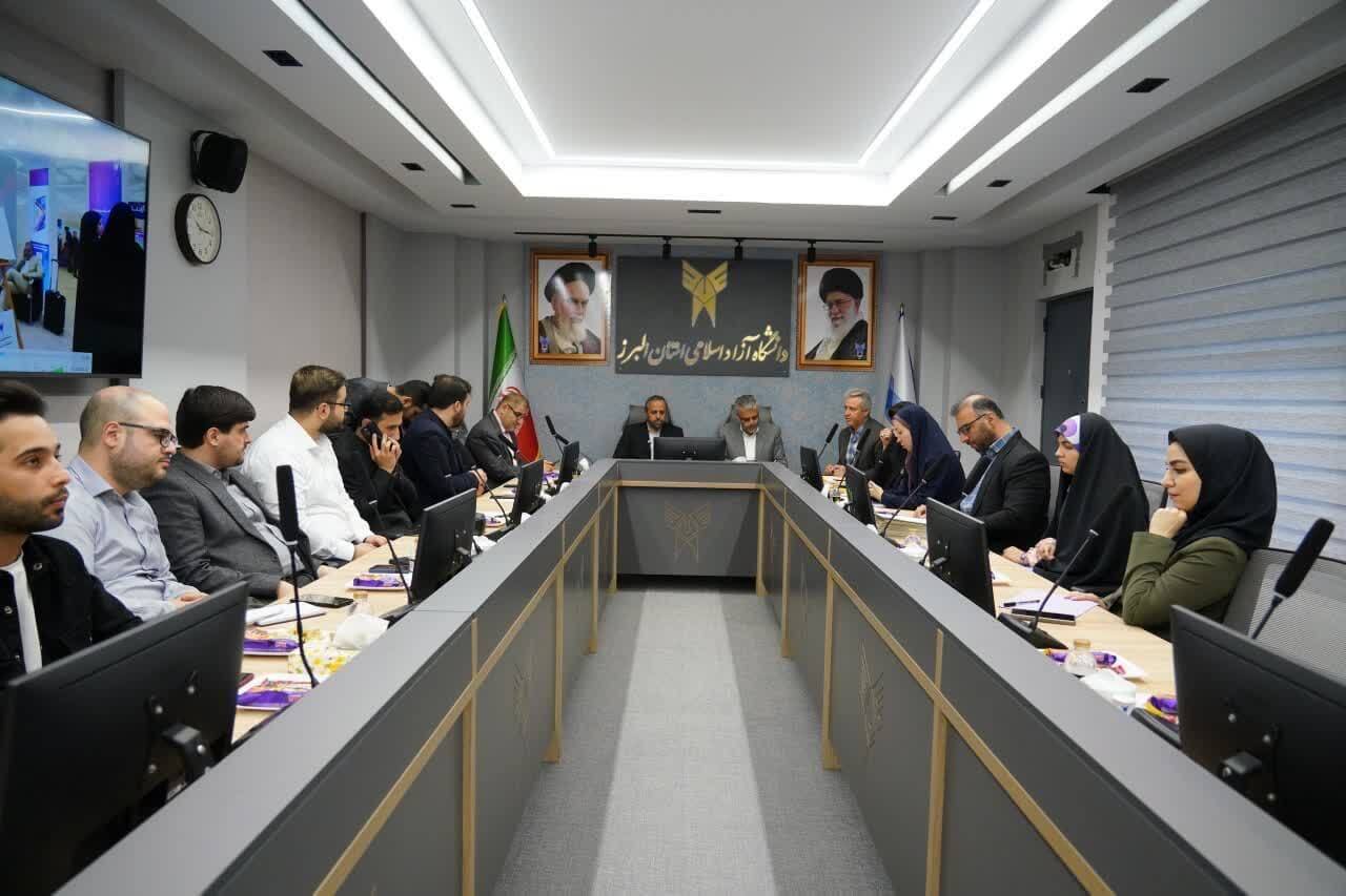 دانشجوی نخبه مسائل پیچیده اجتماعی را تشخیص داده و راهحلهای عملیاتی ارائه میکند دانشجوی نخبه مسائل پیچیده اجتماعی را تشخیص داده و راهحلهای عملیاتی ارائه میکند