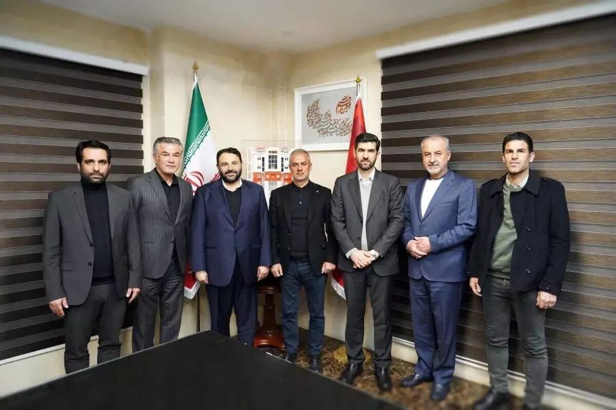 اینانلو: باید استعفای درویش را در فضای منطقی بررسی کنیم عضو هیات مدیره پرسپولیس هستم و گمانه زنیها مساله پیچیدهای نیست