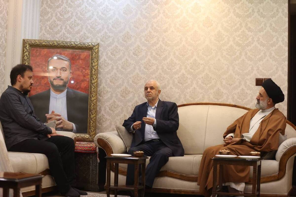 معاون رییس جمهور به دیدار خانواده شهید امیرعبداللهیان رفت