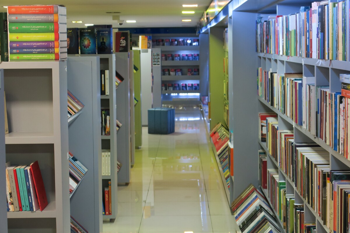 بازگشایی مجدد فروشگاه کتاب «گلفام» پس از ۲۲ ماه تعطیلی
