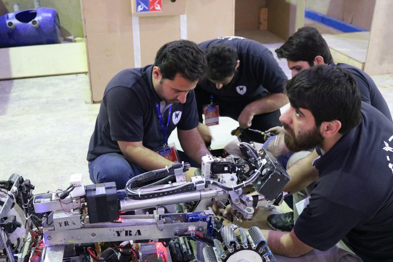 ساخت بازوهای رباتیک؛ وقتی دانشگاه در مسیر حل مسئله و ارتباط با صنعت قرار دارد ساخت بازوهای رباتیک؛ وقتی دانشگاه در مسیر حل مسئله و ارتباط با صنعت قرار دارد