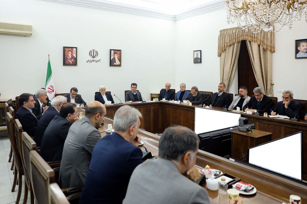 عارف: دولت در زمینه فناوری‌های نوظهور، تحدید تشکیلاتی ندارد  حل مشکلات نخبگان اولویت دولت