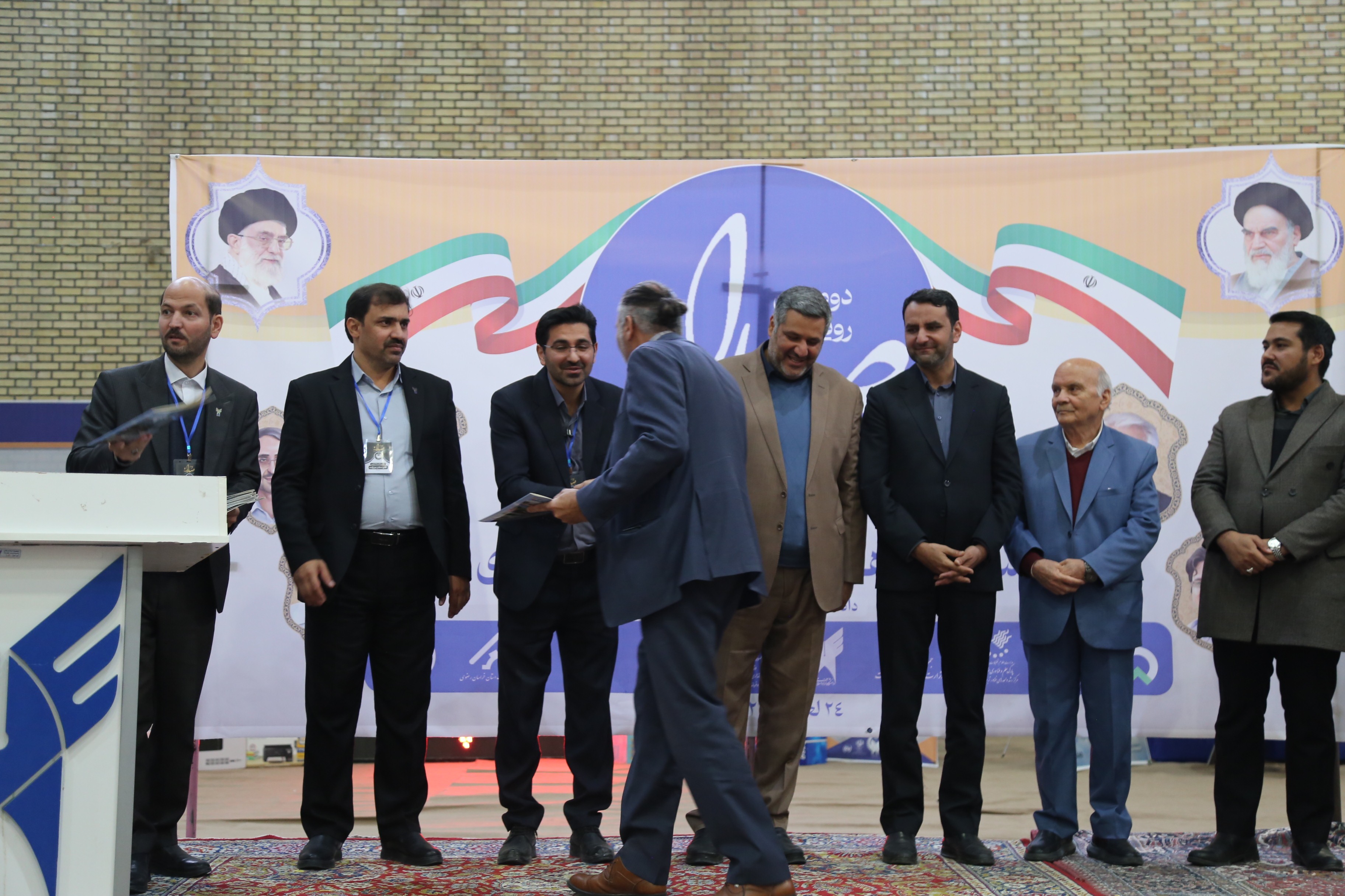 تأکید بر پیوند صنعت، دانشگاه و تجربه‌های کاربردی