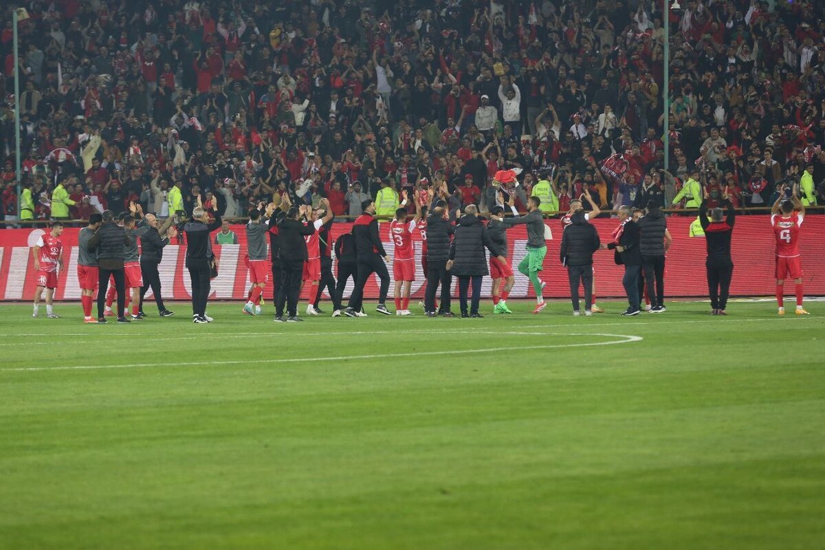 هواداران خشمگین مانع ورود هیئت مدیره جدید به باشگاه پرسپولیس شدند