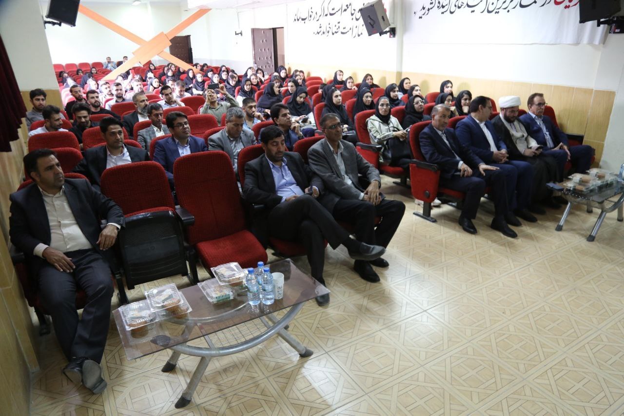 انسجام بین دانشگاهها و حوزه اجرایی استان ایلام اولویت استانداری ایلام است انسجام بین دانشگاهها و حوزه اجرایی استان ایلام اولویت استانداری ایلام است