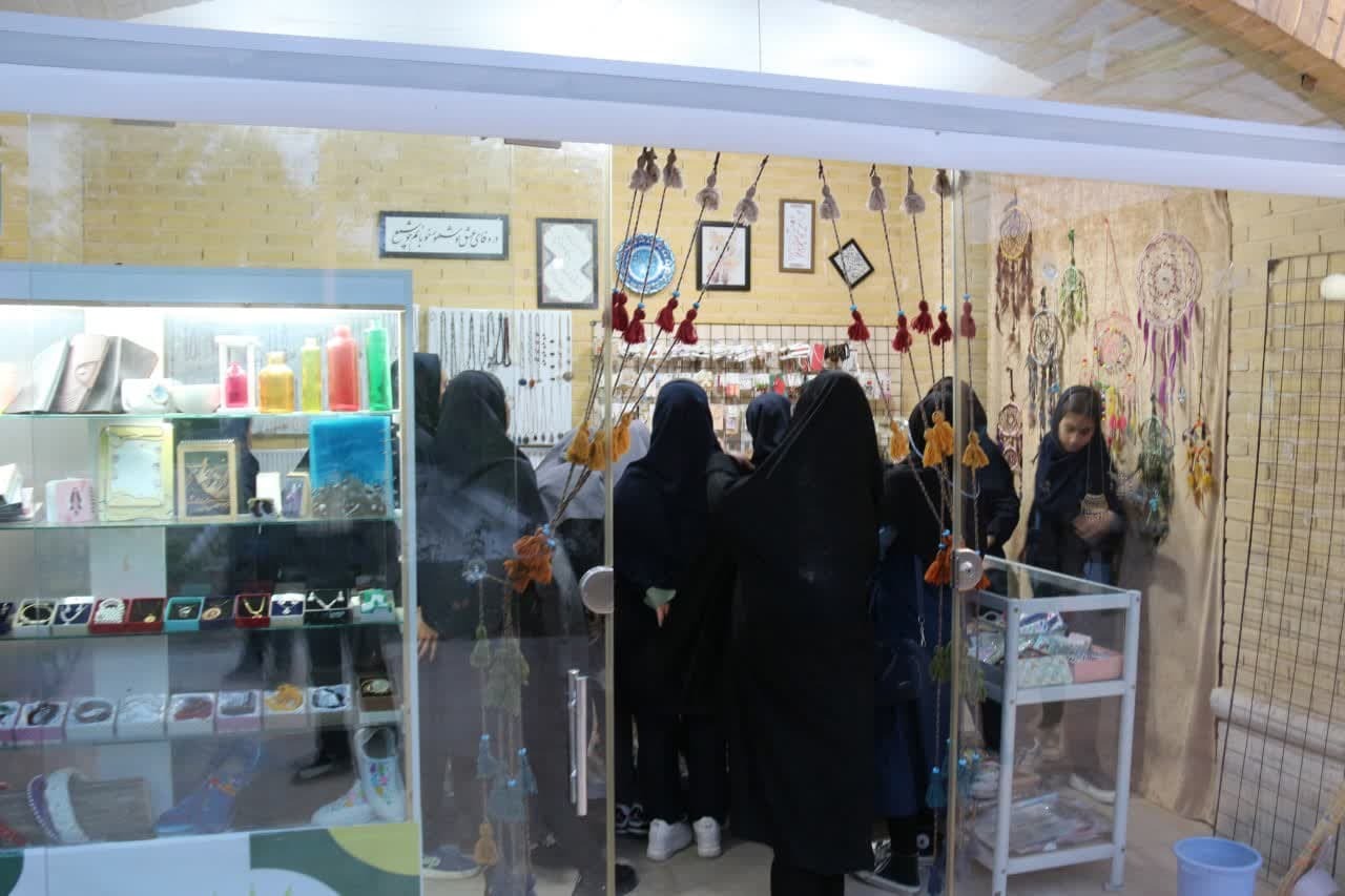 روز متفاوت دختر در سایه رویداد «دختران نقشآفرین» روز متفاوت دختر در سایه رویداد «دختران نقشآفرین»