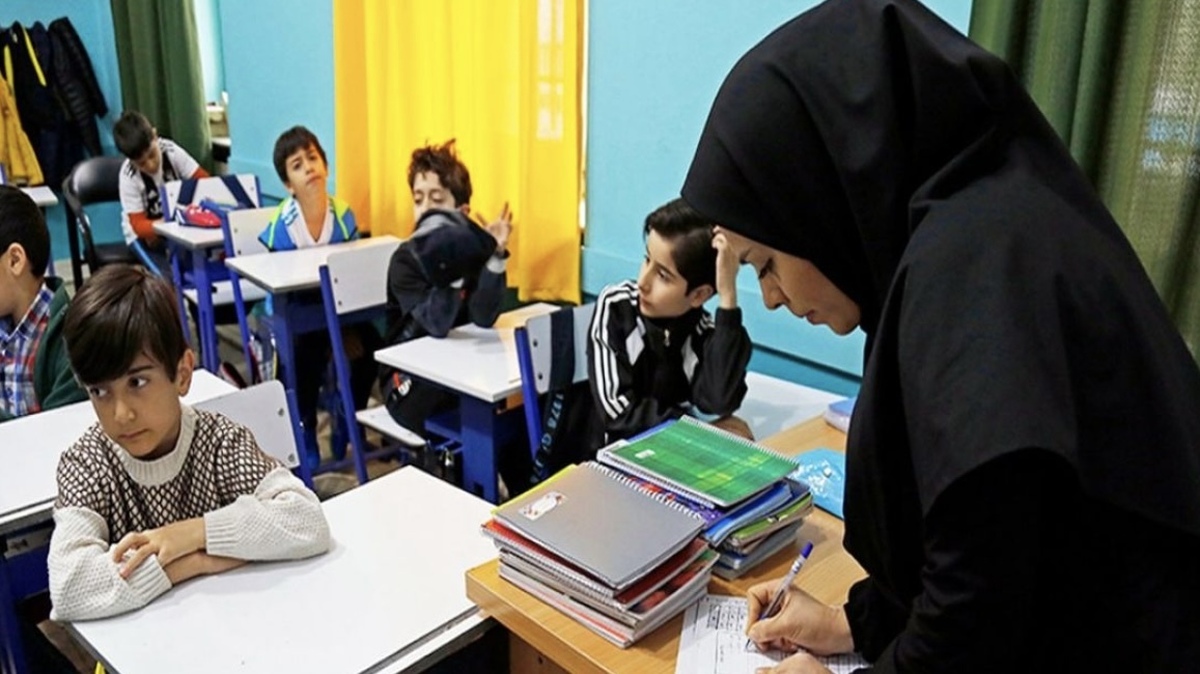 معلم ستون تحول و توسعه انسانی است