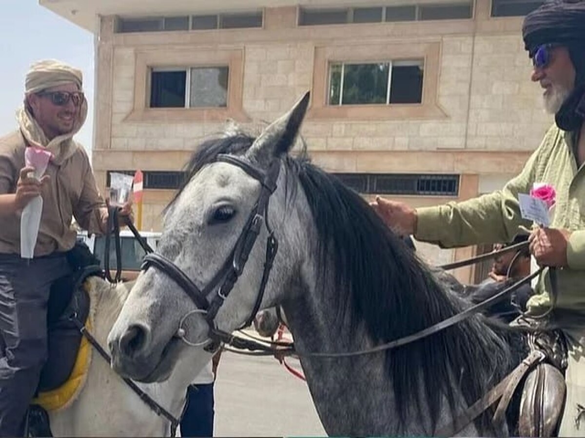 حجاجی از اروپا سوار بر اسب برای انجام فریضه حج وارد عربستان سعودی شدند