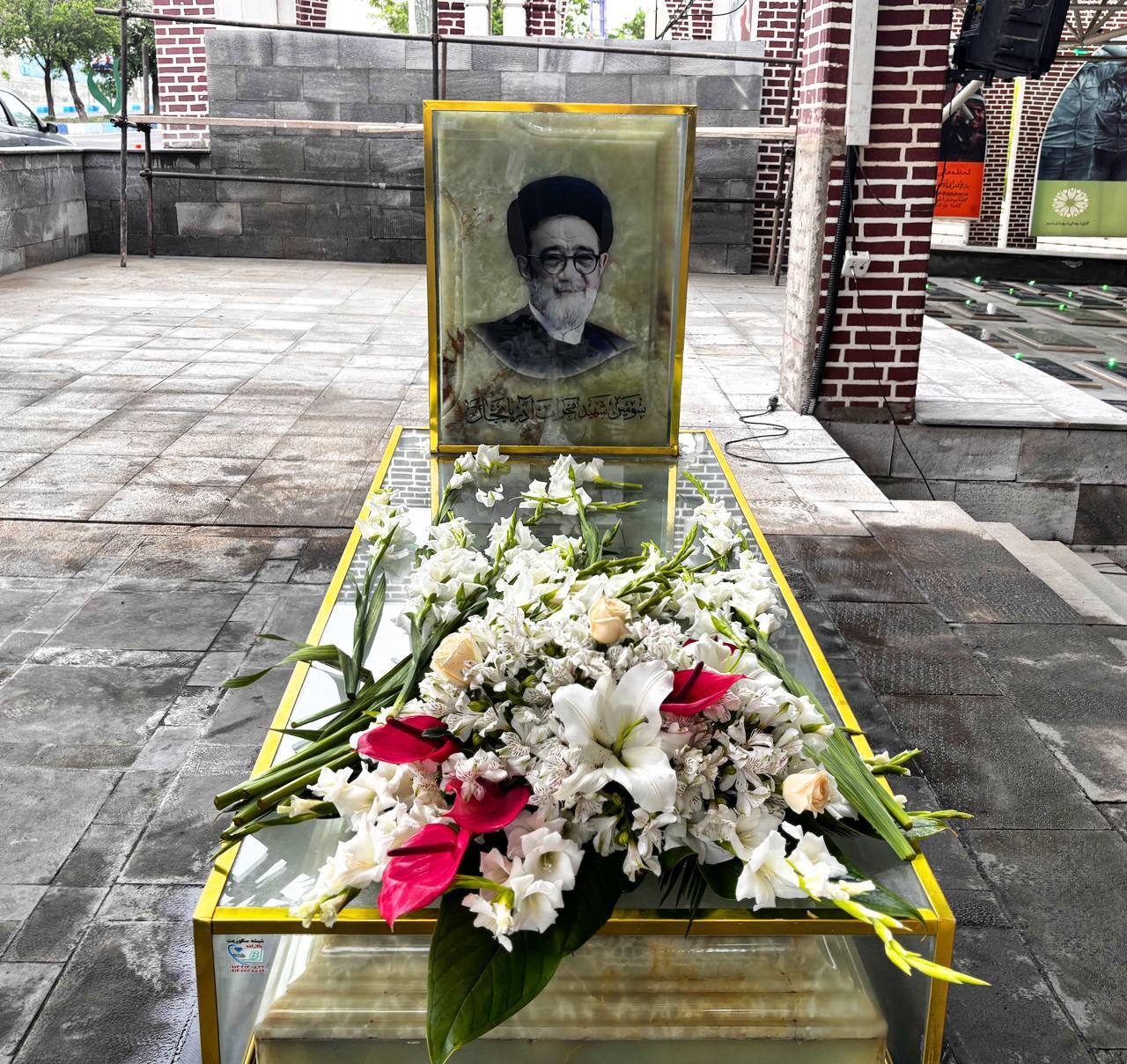 حضور خانواده شهدای خدمت و جمعی از اعضای دولت شهید رئیسی در تبریز +فیلم حضور خانواده شهدای خدمت و جمعی از اعضای دولت شهید رئیسی در تبریز +فیلم