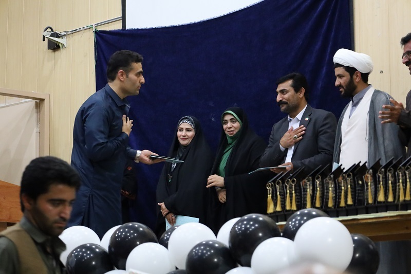 معلمان مسئولیت بزرگی بر دوش دارند؛ کلید سعادت یا شقاوت یک جامعه دست معلمین است معلمان مسئولیت بزرگی بر دوش دارند؛ کلید سعادت یا شقاوت یک جامعه دست معلمین است