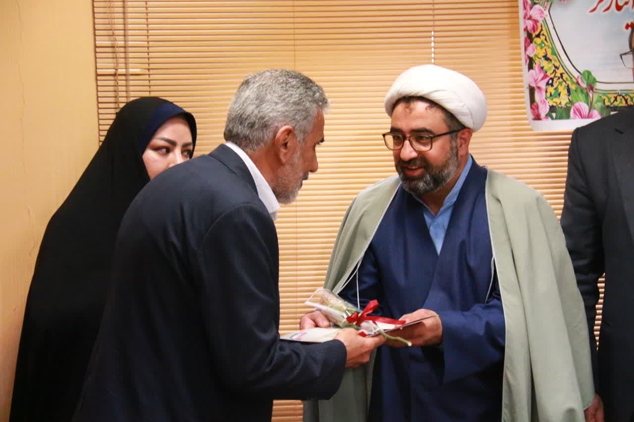 استادان ایثارگر در سنگر تعلیم و تربیت و دوران دفاع مقدس حضوری ایثارگرانه داشتهاند استادان ایثارگر در سنگر تعلیم و تربیت و دوران دفاع مقدس حضوری ایثارگرانه داشتهاند