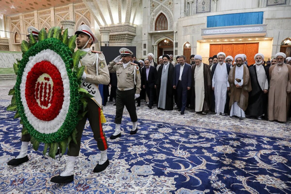 جمعی از کارگزاران حج به حرم امام خمینی(ره) رفتند