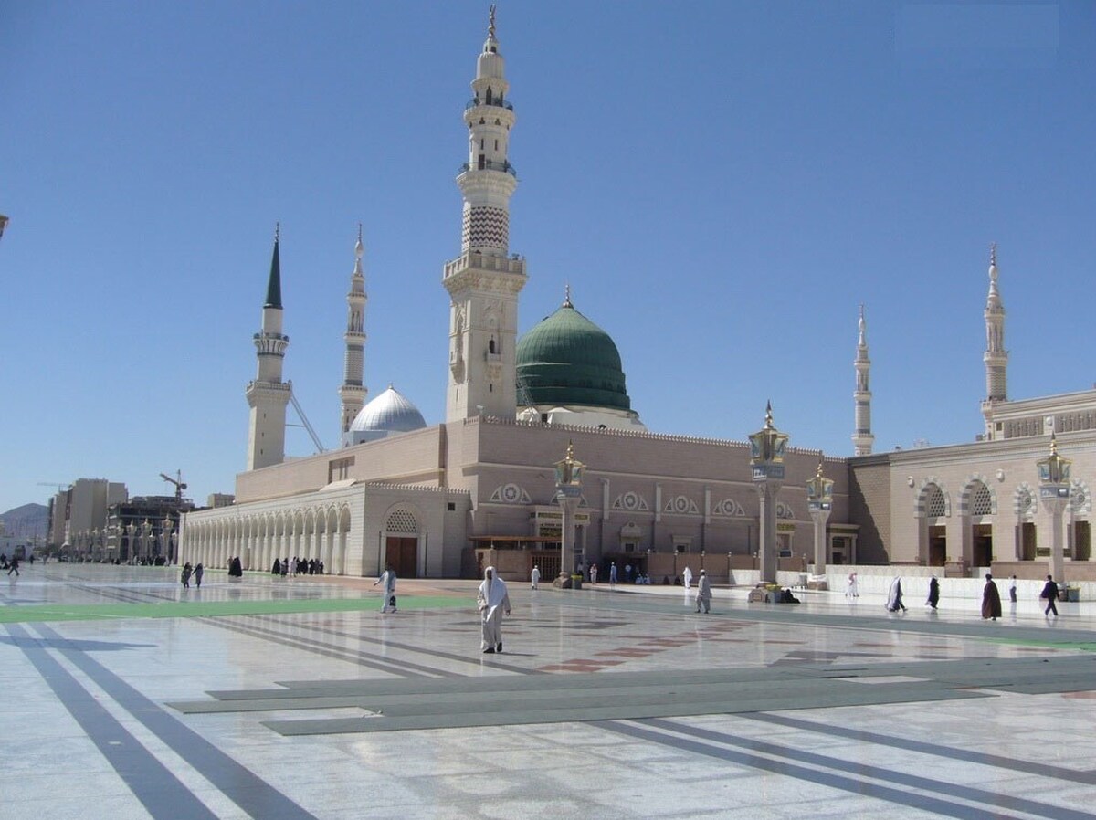 در مسیر حرکت به سوی مسجدالنبی ذکر استغفار را تکرار کنید