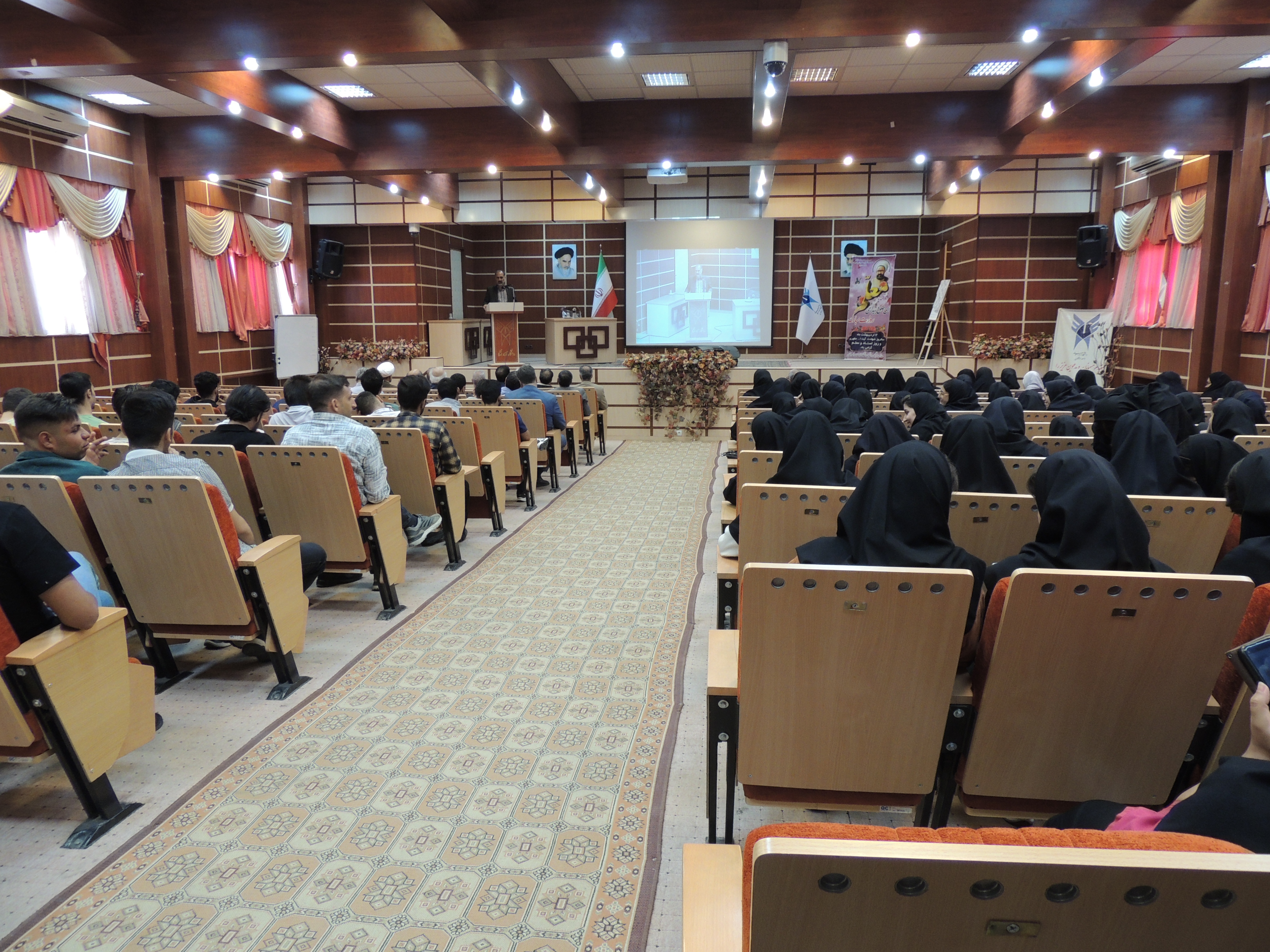 معلمان نهتنها عامل رشد علمی بلکه الگوهای رفتاری برای نسل جوان هستند معلمان نهتنها عامل رشد علمی بلکه الگوهای رفتاری برای نسل جوان هستند