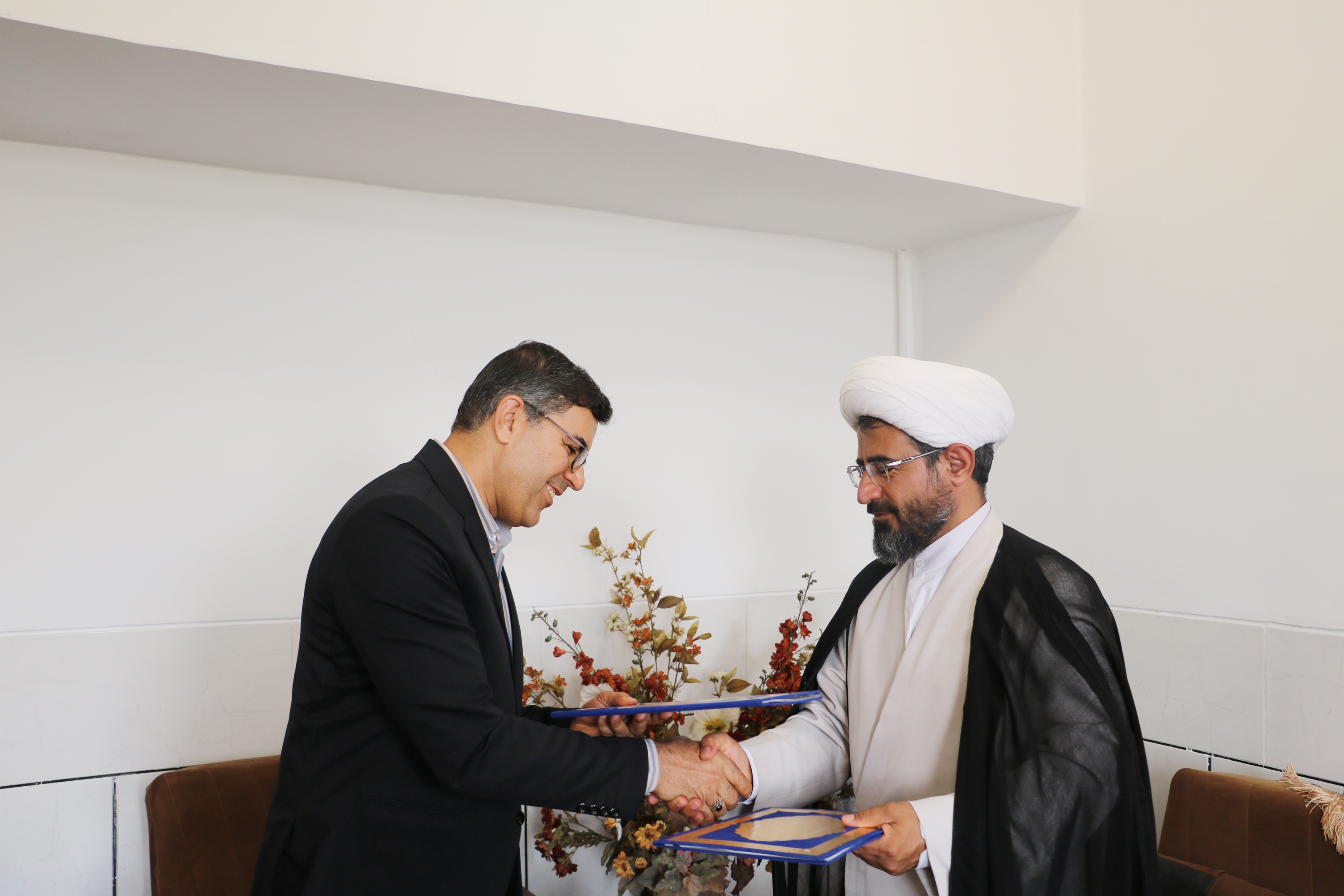 از توسعه ارتباطات و تعمیق مناسبات علمی و فرهنگی تا اعتلا و تقویت نظام اسلامی از توسعه ارتباطات و تعمیق مناسبات علمی و فرهنگی تا اعتلا و تقویت نظام اسلامی