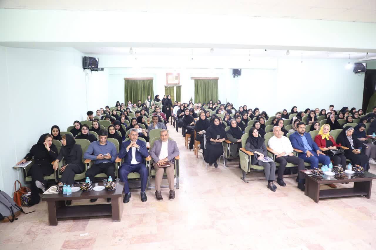 حضور گروه روانشناسی دانشگاه آزاد در کنار آسیبدیدگان انفجار بندر شهید رجایی حضور گروه روانشناسی دانشگاه آزاد در کنار آسیبدیدگان انفجار بندر شهید رجایی