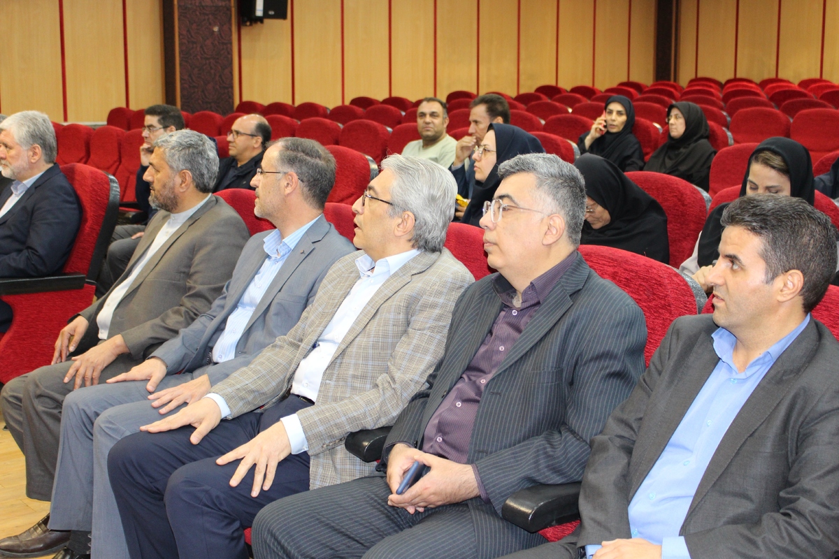 باید درآمدهای دانشگاه آزاد علوم پزشکی را به سمت غیرشهریهای سوق دهیم