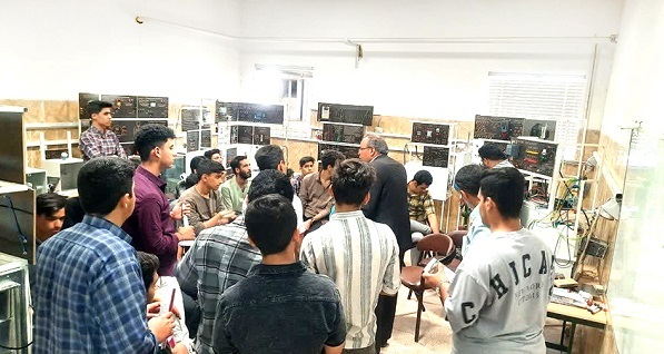 جزئیات بازدید نیروگاه خورشیدی و تجهیزات برق دانشگاه آزاد اشکذر جزئیات بازدید نیروگاه خورشیدی و تجهیزات برق دانشگاه آزاد اشکذر