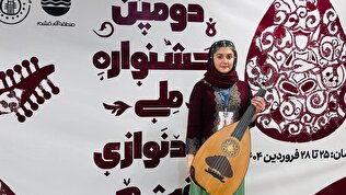 معمار آیندهای هستم که هرگز سازم را زمین نمیگذارم