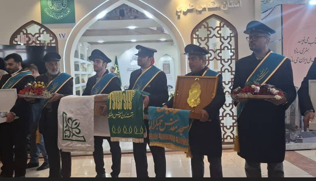 نمایشگاه کتاب میزبان پرچم گردانان جمکران شد