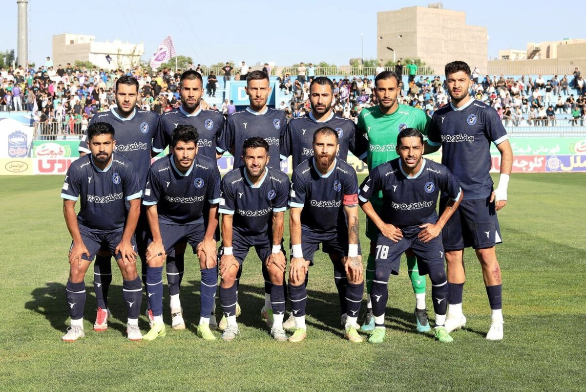 بازیکنان پیکان برای دیدار با استقلال ممنوعالمصاحبه شدند