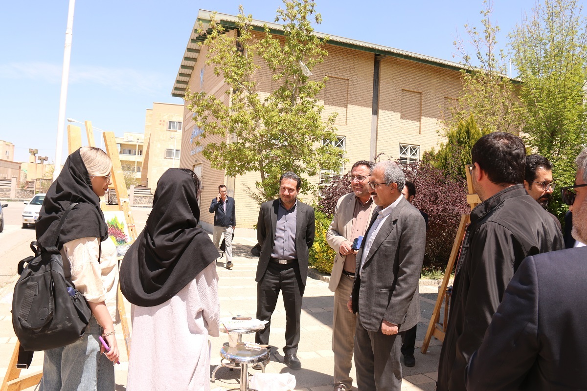 برنامههای آموزشی و پژوهشی نیازهای جامعه و صنعت پاسخگو باشند برنامههای آموزشی و پژوهشی نیازهای جامعه و صنعت پاسخگو باشند