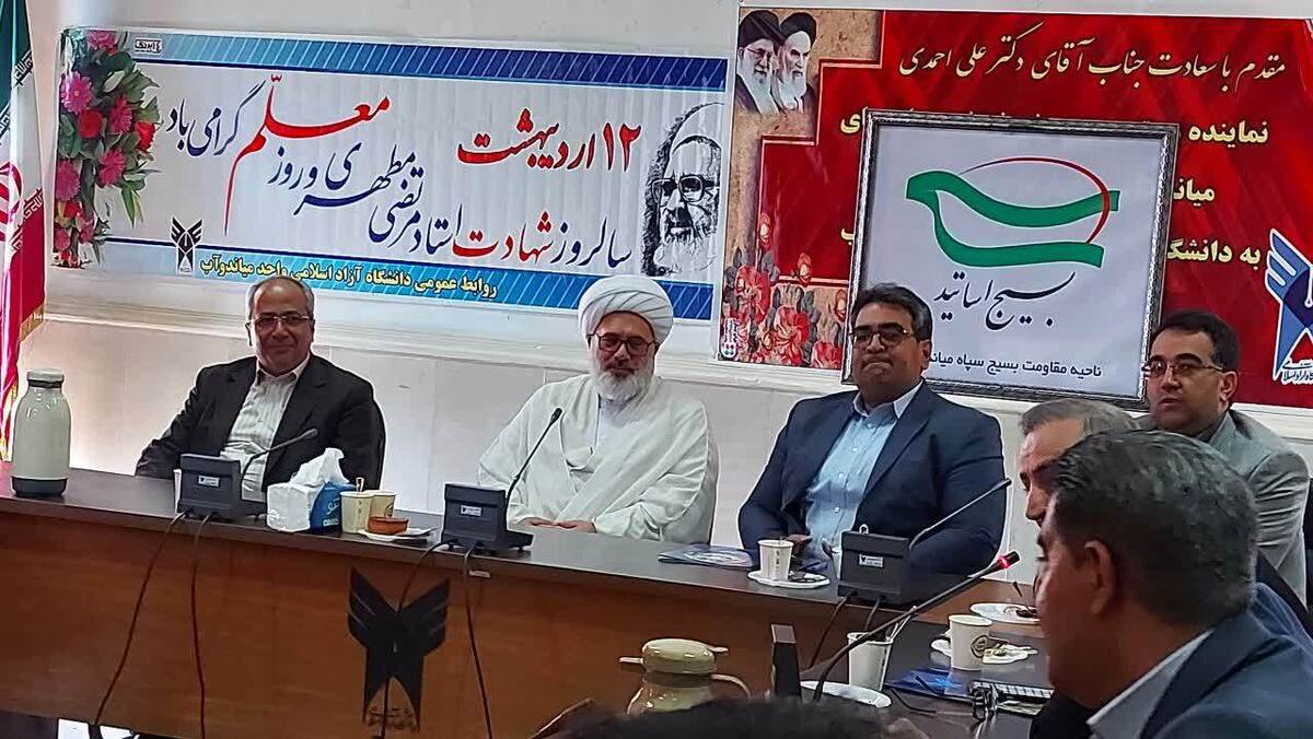 انعکاس نور معرفت و دانایی بر کالبد جامعه با شغل معلمی