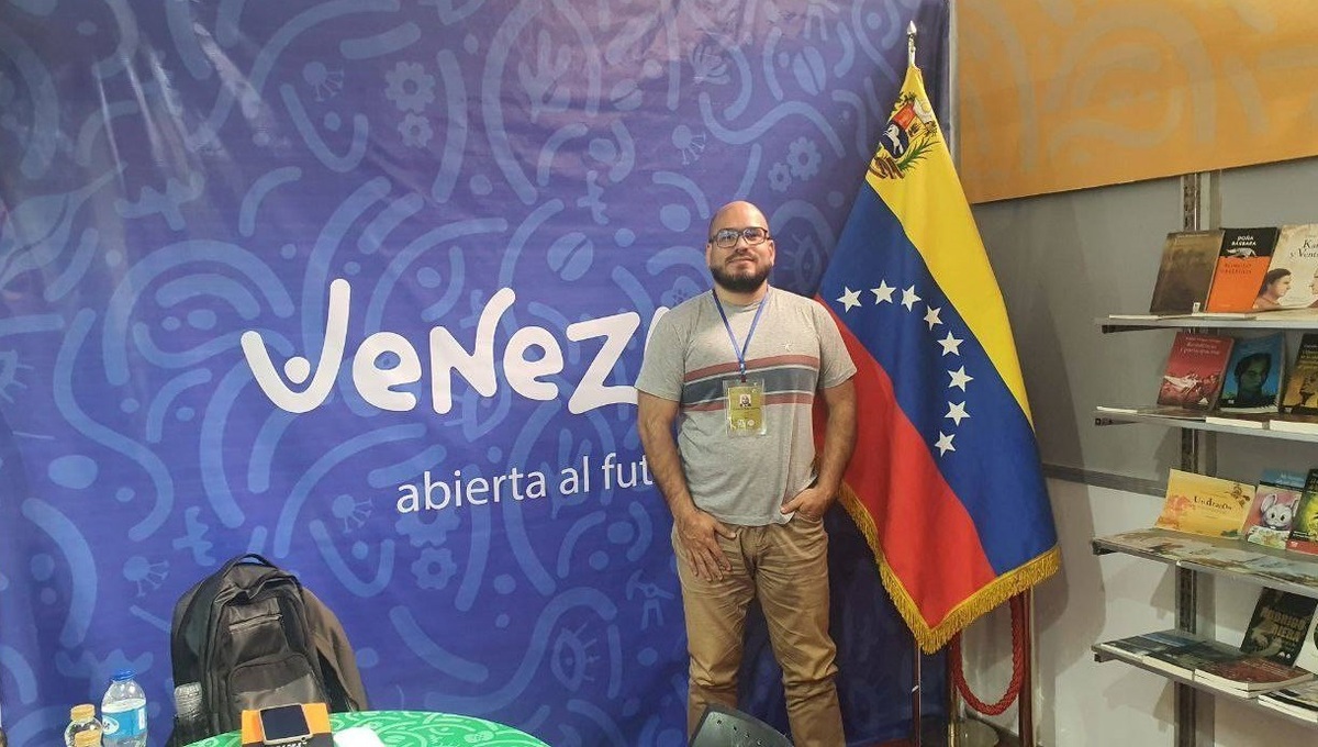 چهره فرهنگی ونزوئلا از تجربه حضورش در ایران گفت  کتاب‌خوانی پای بساط چای و خرما!