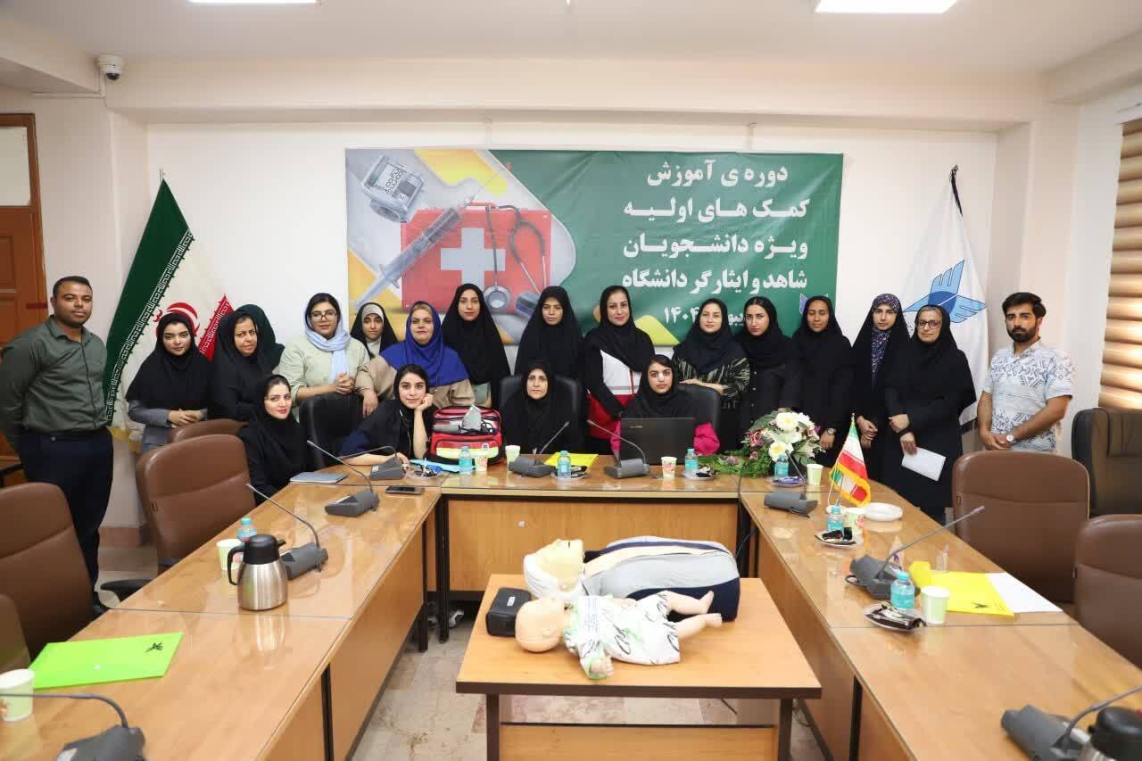 دانشجویان شاهد و ایثارگر در دوره آموزش کمکهای اولیه؛ از آشنایی با علائم حیاتی تا آموزش cpr بزرگسال دانشجویان شاهد و ایثارگر در دوره آموزش کمکهای اولیه؛ از آشنایی با علائم حیاتی تا آموزش cpr بزرگسال