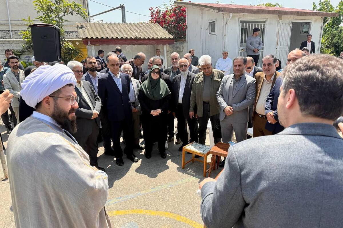 مهاجرانی: باید برای ساختن و بالا نگه داشتن پرچم کشورمان تلاش کنیم