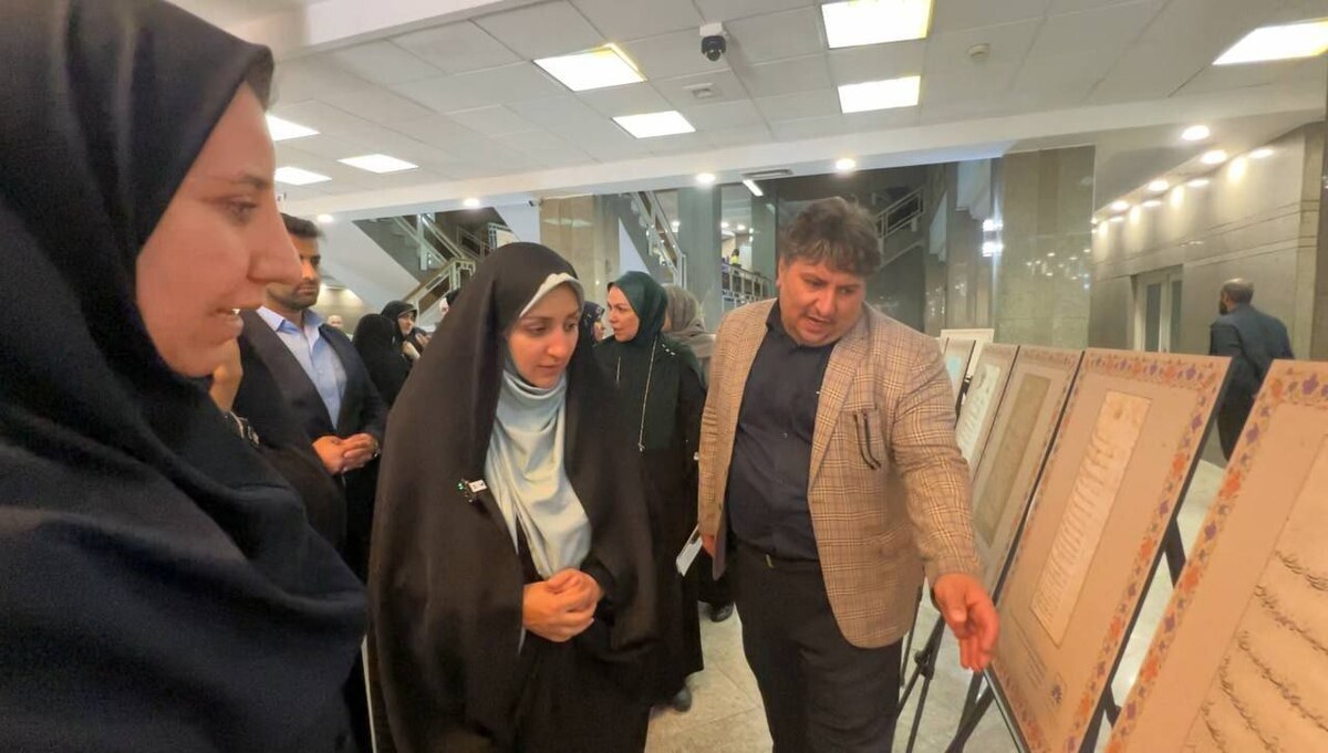 بازدید معاون رئیس‌جمهور در امور زنان و خانواده از نمایشگاه اسناد تاریخی حوزه خانواده