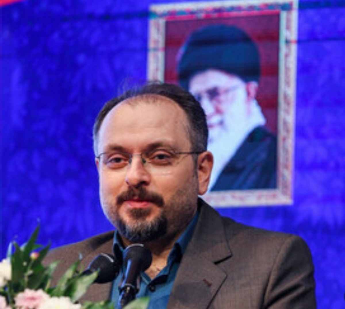 بنیاد نخبگان از نخبههای واقعی بیرون آمده از دل دانشگاهها حمایت میکند